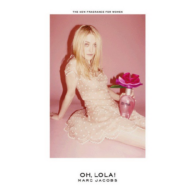 MARC JACOBS, 2011 | Nesta campanha para o perfume Lola, fotografada por Juergen Teller, a pequena Dakota Fanning, aqui com 16 anos, faz uma espécie de homenagem a Lolita, de Vladimir Nabokov. A campanha terá sido banida de Inglaterra depois da "U.K's Advertising Standards Authority" ter classificado o anúncio como "sexualmente provocativo".