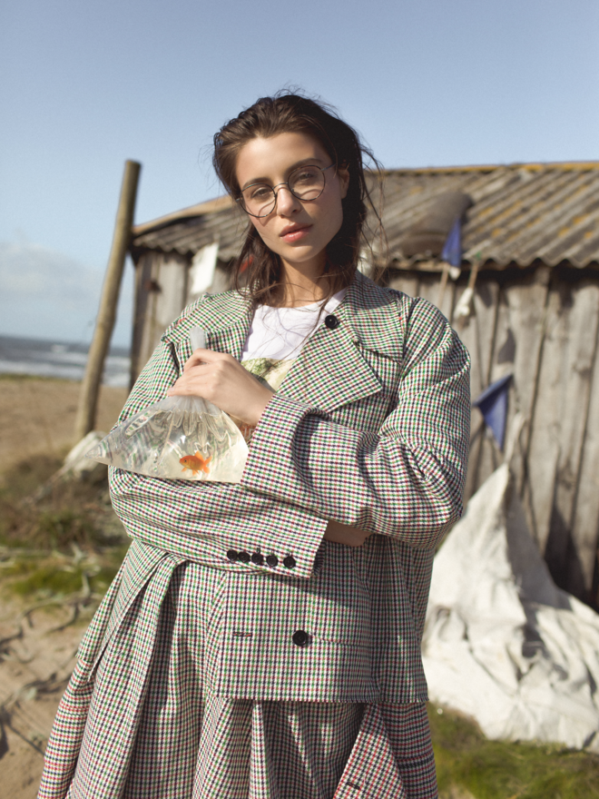 Blazer, Calças e T-shirt - Alexandra Moura | Óculos Giorgio Armani na Ouroarte Óptica