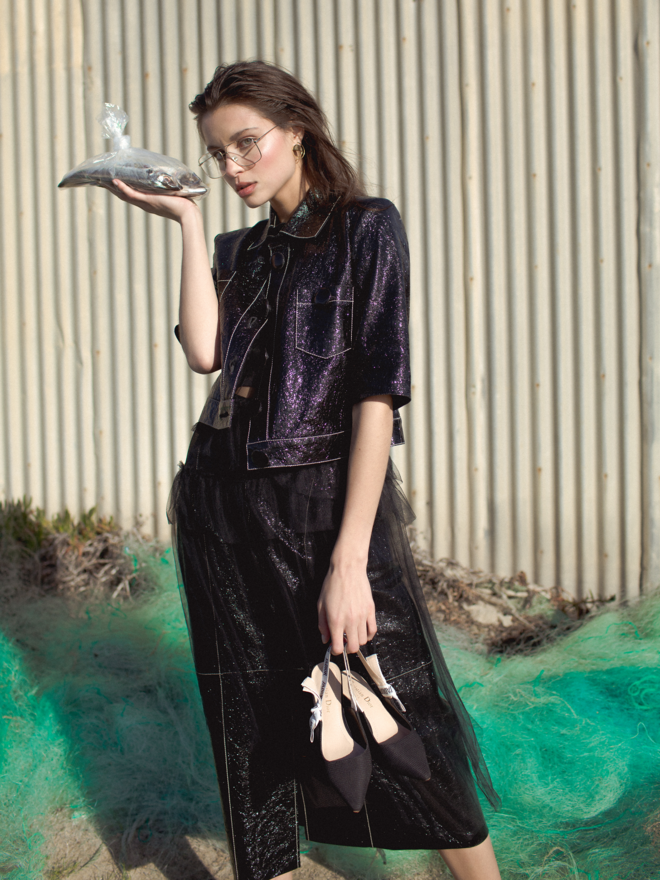 Casaco e Saia em Vinil - Coleção Ilimitada | Vestido de renda Mango | Barbatanas - Cressi | Brincos Marta Pinto Ribeiro na Collectiva | Sapatos Christian Dior