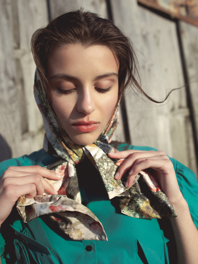 Lenço e camisa Alexandra Moura