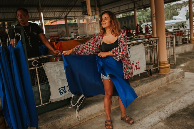 Rita Ferro Rodrigues e as fardas de tratador no Santuário de Elefantes de Krabi