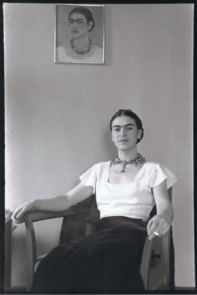 Frida Kahlo at the Barbizon Plaza Hotel, New York, Lucienne Bloch, 1933. Frida Kahlo ‒ Appearances Can Be Deceiving. 