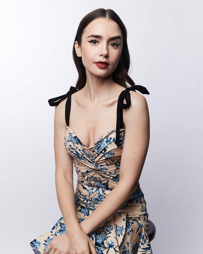 Lily Collins 