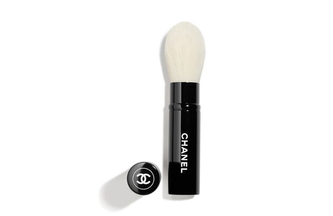 Pincel Iluminador Retrátil, €32, Chanel