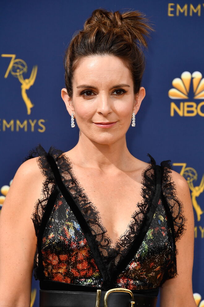 Tina Fey (Atriz, comediante e argumentista) - “Não desperdice a sua energia a tentar educar ou mudar opiniões; faça o que quiser e não se importe se os outros gostam ou não. ” - Excerto do livro ‘Bossypants’ por Tina Fey, 2011