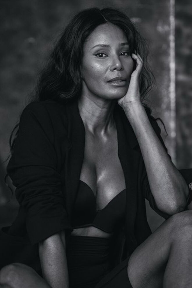 Nayma Mingas na campanha da Intimissimi #NoOneCanJudgeMe