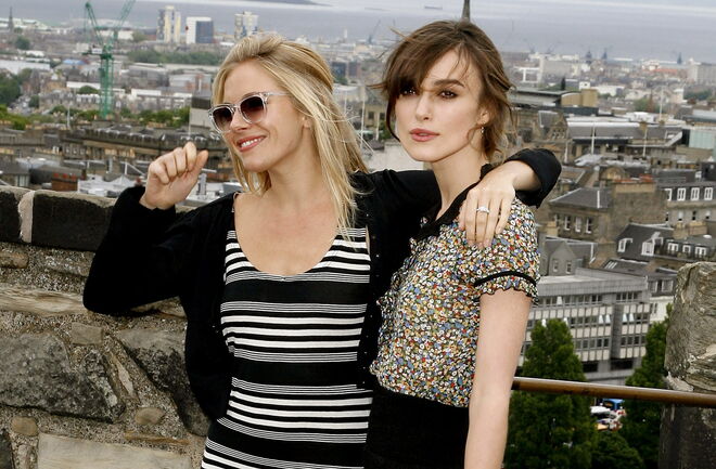 Sienna Miller e Keira Knightley | As duas atrizes inglesas pisam passadeiras vermelhas juntas há mais de uma década. Conheceram-se em 2008 no set do filme 'The Edge of Love'. 