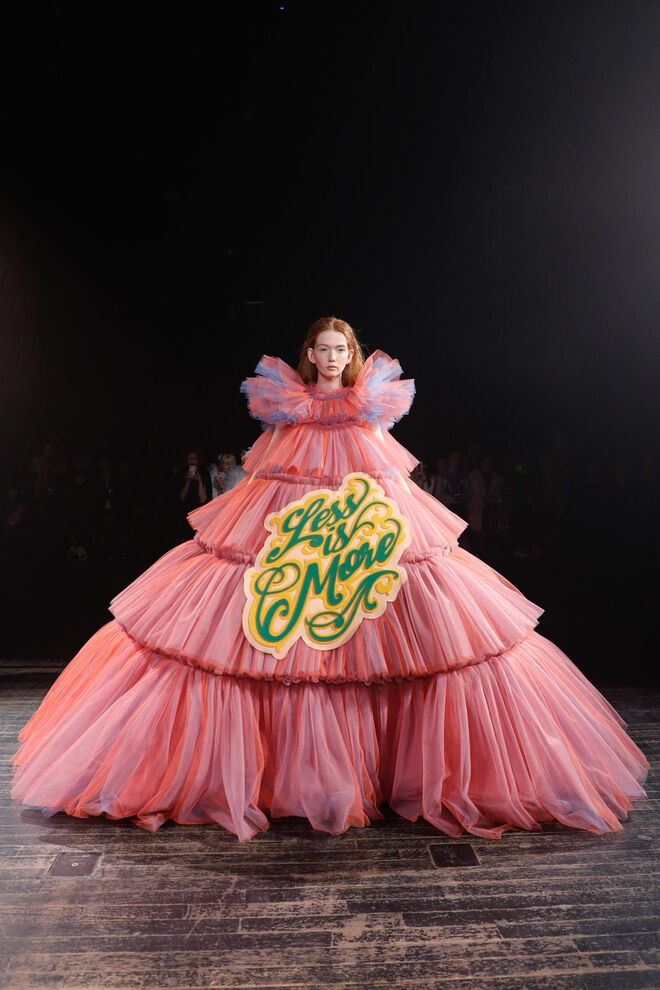 Desfile de alta-costura primavera-verão Viktor & Rolf 2019
