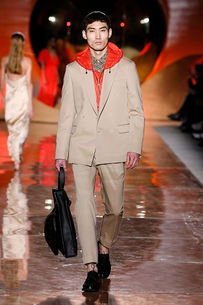 Desfile Pedro del Hierro primavera/verão 2019, na Mecedes-Benz Fashion Week Madrid.