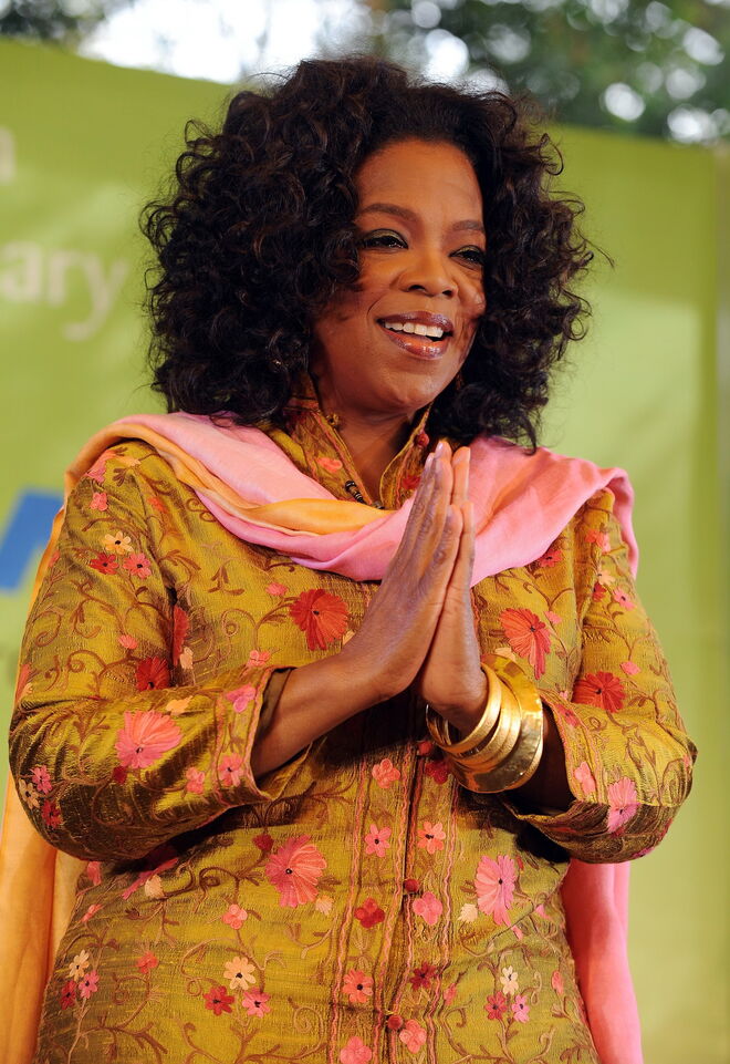 2012 | Oprah cumprimenta a audiência no evento "DSC" Festival de Literatura de Jaipur 