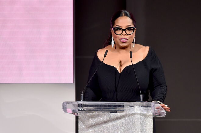 2018 | Oprah Winfrey discursa no palco durante os 'CFDA Fashion Awards'
