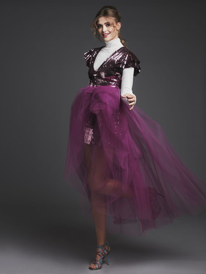 “Butterfly Barbie” Styling: Cláudia Pereira; Modelo: Liubava, Karacter Agency
Vestido: Zara. Camisola branca de gola: Stradivarius. Saia de tule: sapatos: tudo da Peris. 