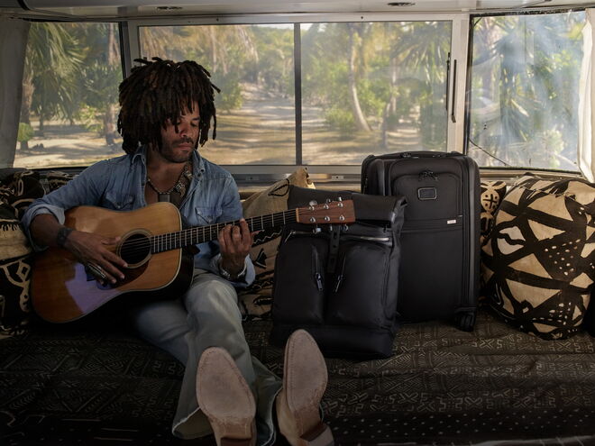 Lenny e Zoë Kravitz para a TUMI