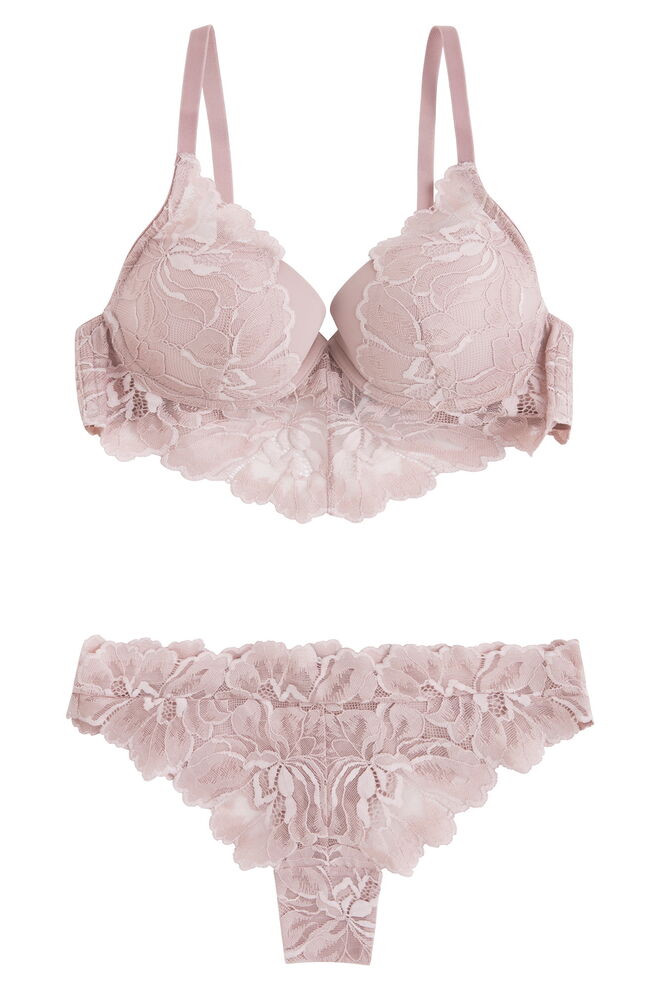 Soutien, €19,99, Cueca, €7,99, Oysho