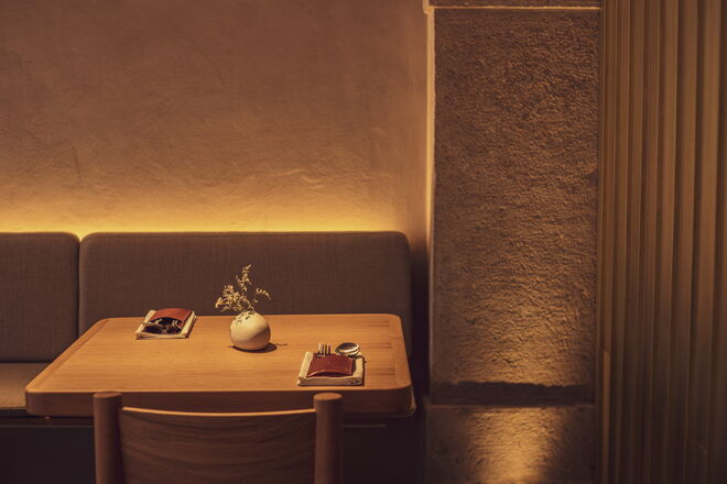 O restaurante SÁLA funciona de terça-feira a sábado, das 12h30 às 15h e das 19h às 23h