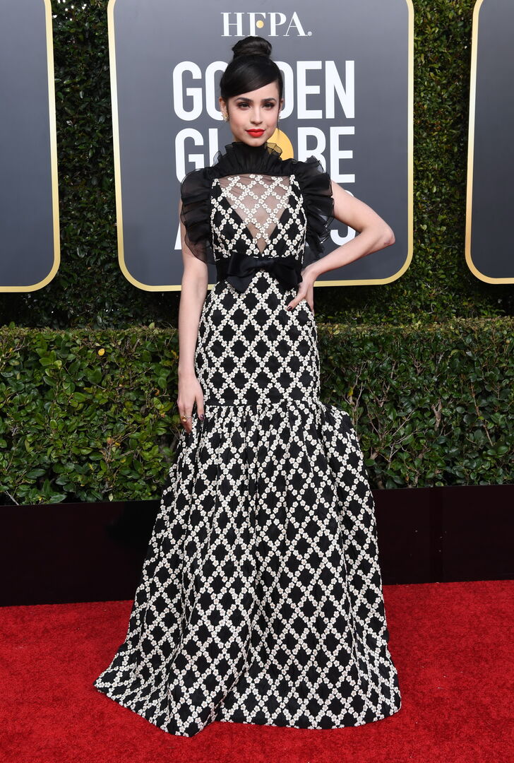 Sofia Carson em Giambattista Valli Haute Couture