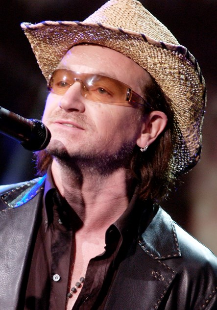 Imagine a seguinte situação: viaja de avião e esquece-se do seu chapéu a bordo. Solução? Gastar €1500 num bilhete de avião só para o seu chapéu regressar a casa. Sim, foi isso que Bono, vocalista dos U2 fez. 