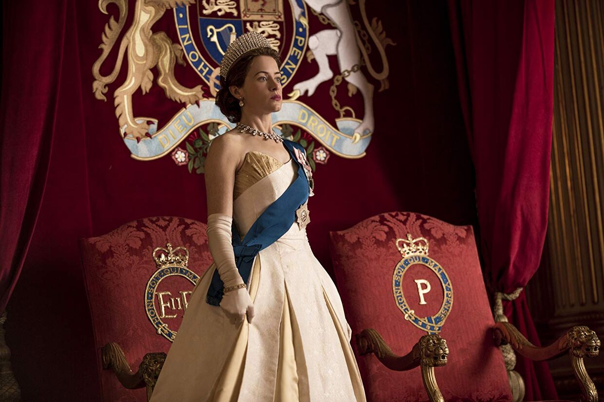 Claire Foy é a Rainha Isabel II em The Crown