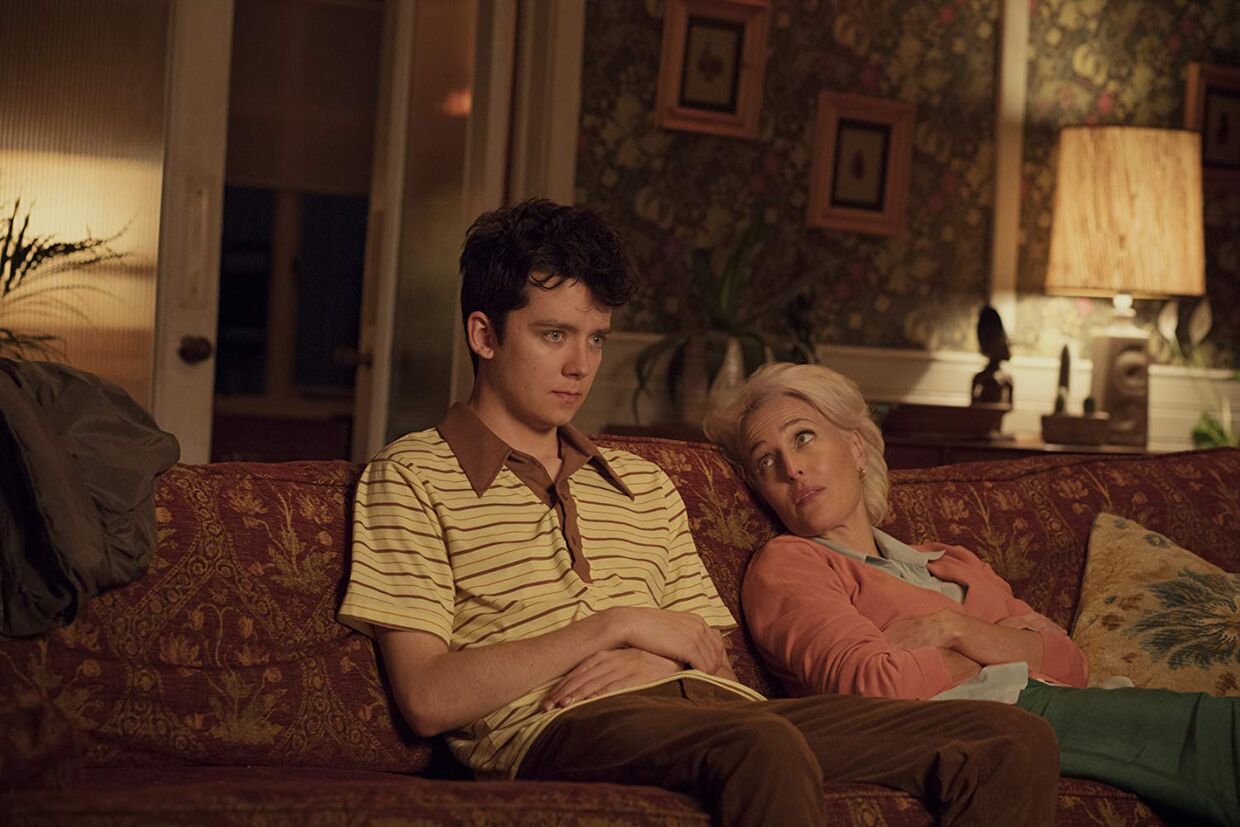 Os atores Asa Butterfield e Gillian Anderson da série Sex Education da Netflix