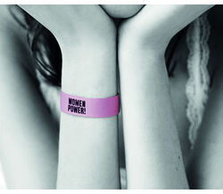 A Women’ Secret celebra o poder feminino com uma pulseira solidária