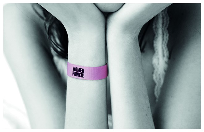 A Women' Secret celebra o poder feminino com uma pulseira solidária - Moda  - Máxima
