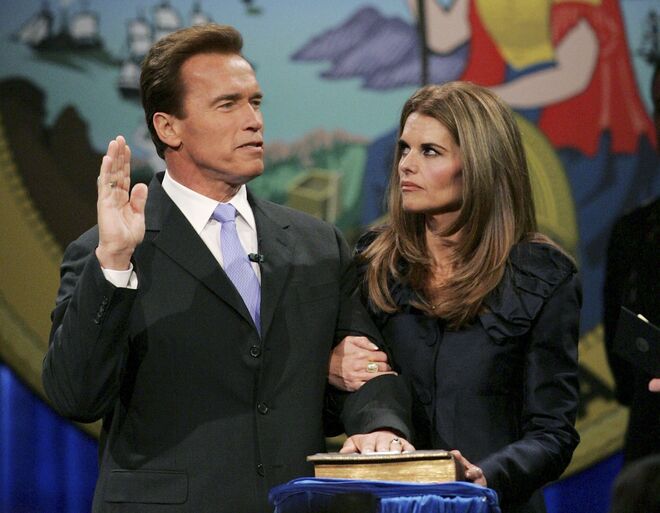 €260 milhões | Arnold Schwarzenegger e Maria Shriver - Após a revelação de que Schwarzenegger mantinha um caso com uma das suas funcionárias, este deu cerca de €260 milhões a Maria Shriver, sobrinha de John Fitzgeral Kennedy. Apesar de separados e de contas “ajustadas”, os dois continuam legalmente casados desde 1986.