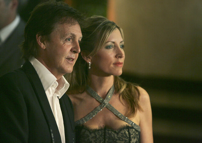 €50 milhões | Paul McCartney e Heather Mills - Foram apenas seis anos de casamento, mas a conta saiu um bocadinho elevada. Em 2008, McCartney teve de pagar cerca de €50 milhões à ex-mulher e modelo, Heather Mills.