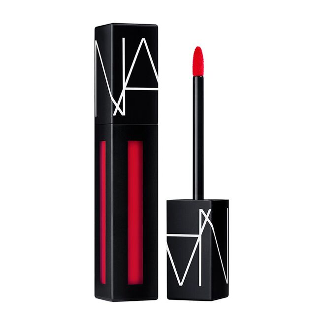 LEÃO (23 de julho – 22 de agosto) | Powermatte Lip Pigment no tom Light My Fire, €26, NARS