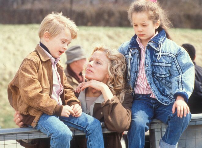 Farrah como Jo Livingstone em Encruzilhada de Ilusões (1989)