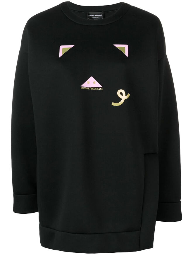 Sweatshirt, €405, Emporio Armani, em www.farfetch.com