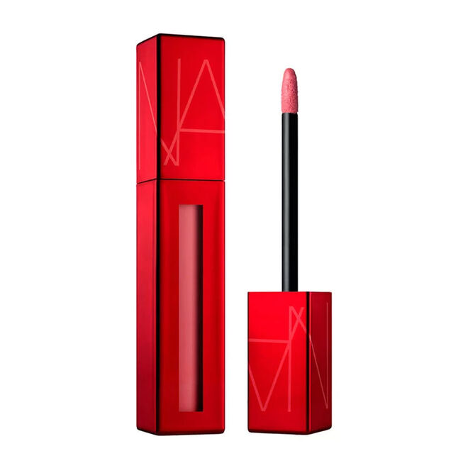 Lunar New Year Powermatte Lip Pigment no tom Firework, €26, NARS, em www.narscosmetics.eu