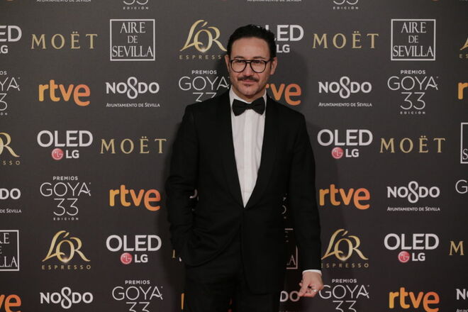 Carlos Santos em Roberto Verino e sapatos Martinelli