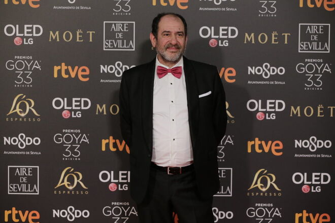 Karra Elejalde em García Madrid e sapatos Martinelli