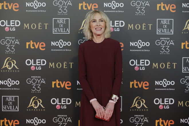 Susi Sánchez em Lexdeux, acessórios Ginger & Velvet e sapatos Hispanitas