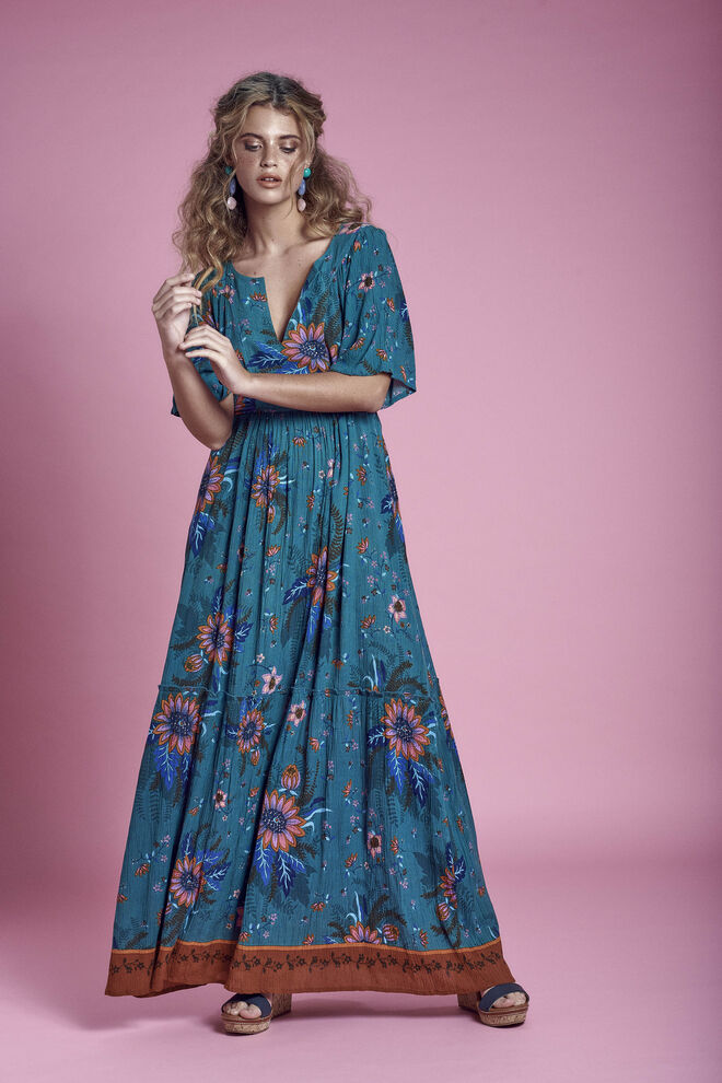 Vestido Daylight €39,99, Sandálias Riviera €29,99