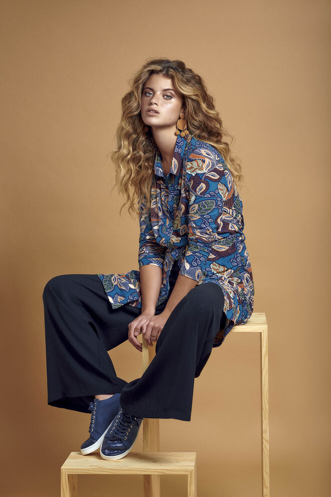 Vestido New Native €29,99, Saia-Calça New Native €29,99, Sapatilha New Native €36,99