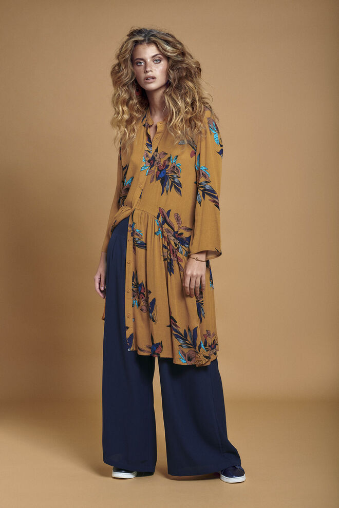 Vestido New Native €34,99, Saia-Calça New Native €29,99