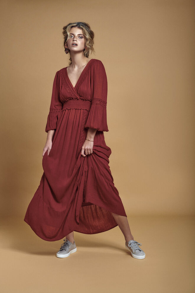 Vestido Riviera €42,99, Sapatilhas Daylight €26,99