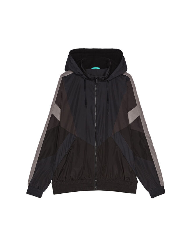 Blusão corta-vento, €29,99, Bershka