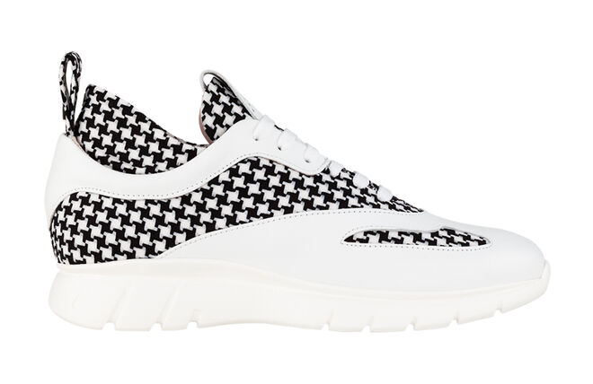 Modelo Walk Like a Girl, B&W, €285, Josefinas