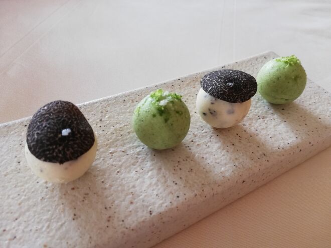 Manteigas trufada e de rúcula com citrinos