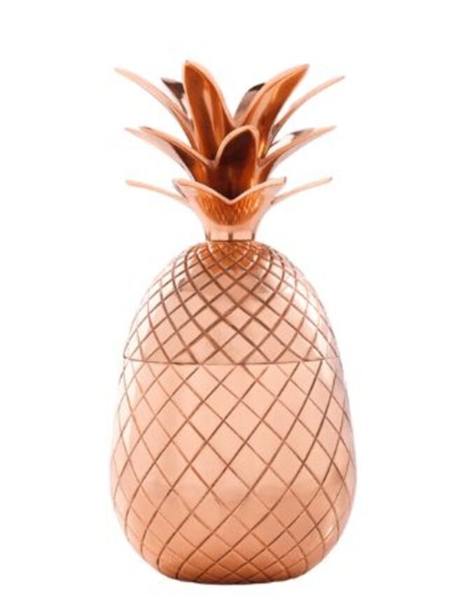 Copo de cobre em forma de ananás, €99, Absolut Elyx Boutique