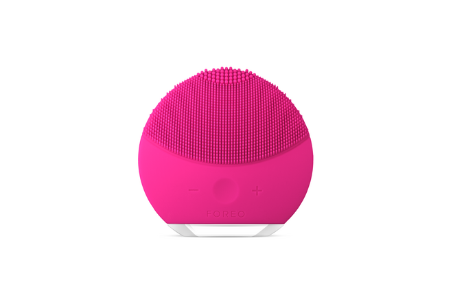 Escova de limpeza facial Luna Mini 2, €139, FOREO, na Douglas e na Sephora