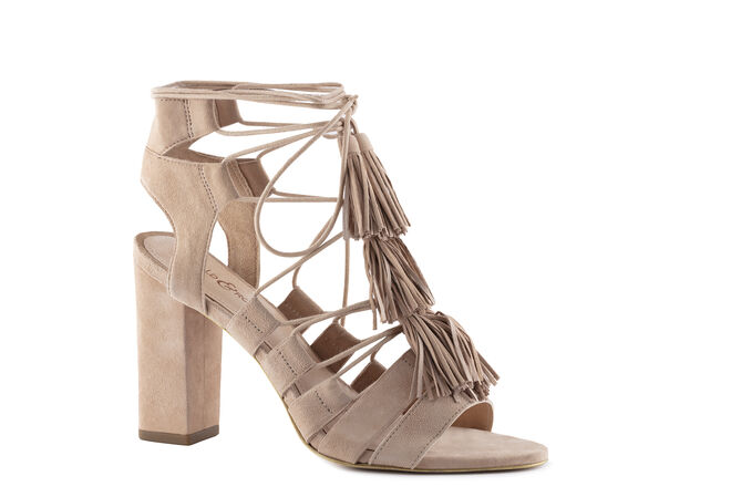 Sandálias Barbi nude, €175, Gold & Rouge