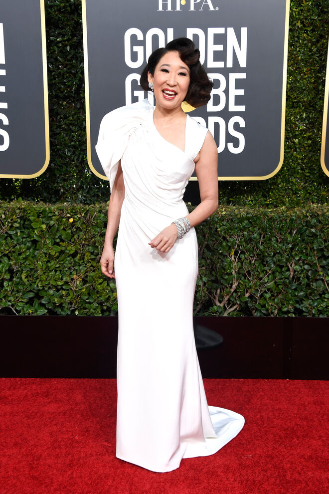 JANEIRO | Sandra Oh em Atelier Versace nos Globos de Ouro 2019
