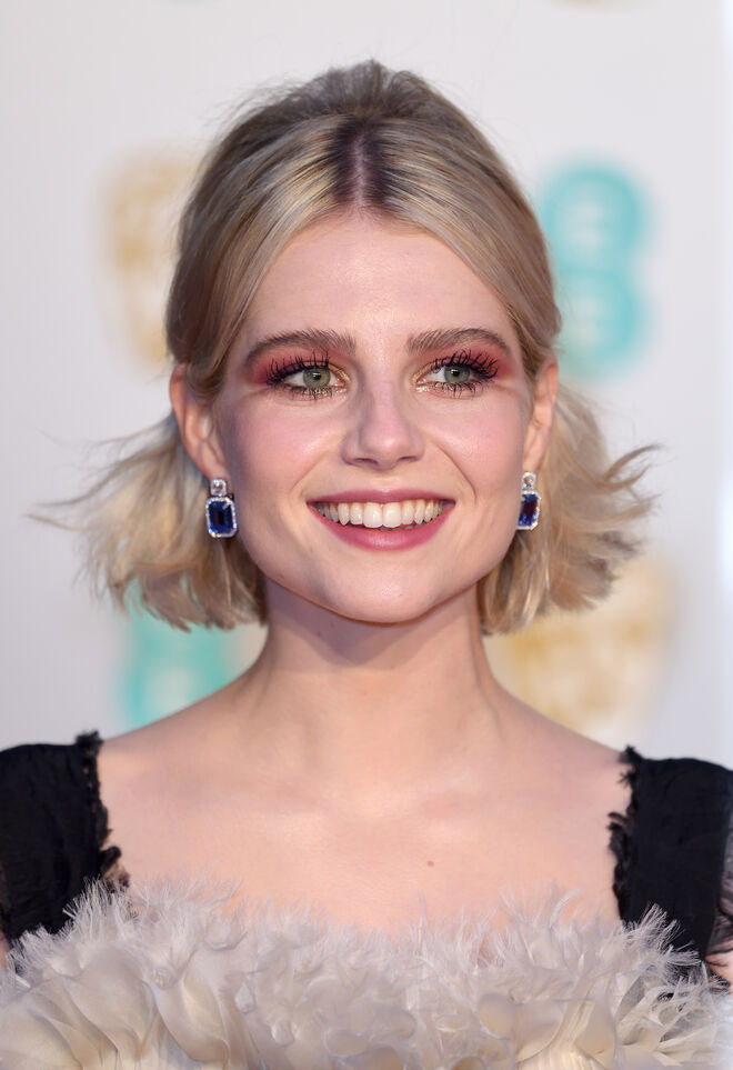 Lucy Boynton em Dior.