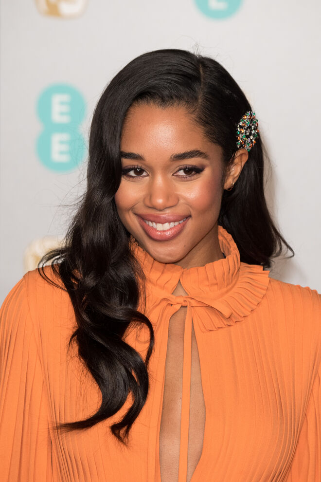 Laura Harrier em Louis Vuitton.