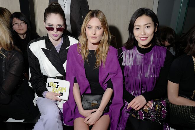 Coco Rocha, Camille Rowe e Liu Wen no desfile da Longchamp