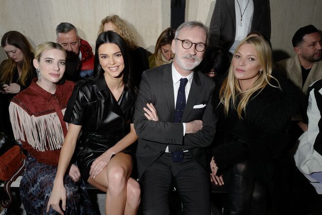 Emma Roberts, Kendall Jenner, Jean Cassegrain e Kate Moss no desfile da Longchamp