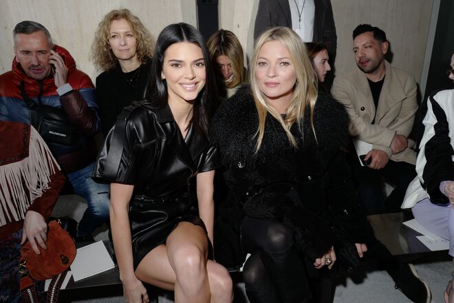 Kendall Jenner e Kate Moss no desfile da Longchamp
